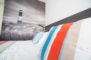Un ou plusieurs lits dans un hébergement de l'établissement Hostal Cabo Mayor