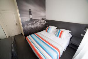 Un ou plusieurs lits dans un hébergement de l'établissement Hostal Cabo Mayor