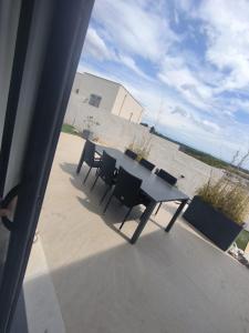 a table and chairs sitting on top of a balcony at Jolie villa in Piolenc +1 photo