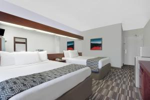 Postel nebo postele na pokoji v ubytování Microtel Inn & Suites by Wyndham London