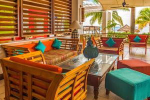 Royal Decameron Montego Beach Resort - All Inclusive tesisinde bir oturma alanı