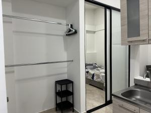 a bathroom with a sliding glass door leading to a bedroom at San Luis Apartamento 302 Cúcuta in Cúcuta