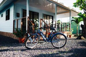 a blue bike parked in front of a house at Nanua Lodge 2 blue in Bora Bora
