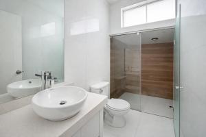 a bathroom with a sink and a toilet and a shower at Casa Águila y Cóndor Miraflores in Lima