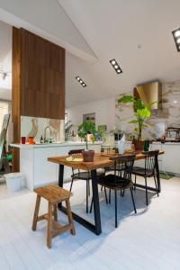 a kitchen with a table and chairs in a kitchen at 연봉리 스테이 in Hongcheon