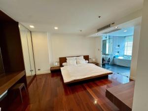 a large bedroom with a bed and a bathroom at Fancy Beachfront Condominium in North Pattaya +30 photos