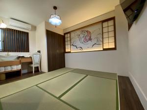 a room with a bathroom with a sink and a mirror at 大同GardenHotel 大阪西九条Annex in Osaka
