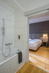 Postel nebo postele na pokoji v ubytování Hôtel du Théâtre, Boutique Hôtel
