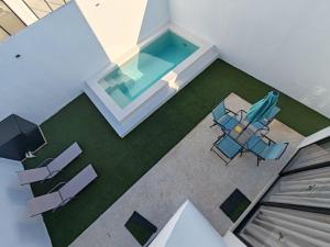 a room with a table and chairs and a swimming pool at Casa Havana Mid in Mérida +3 photos