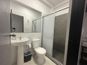 a bathroom with a toilet and a sink and a shower at San Luis Apartamento 301 Cúcuta in Cúcuta