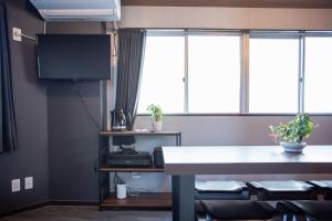 an office with a table and chairs and windows at H-1ビル 301 hiroshima in Hiroshima