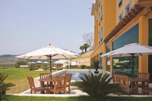 Un patio sau altă zonă în aer liber la La Quinta by Wyndham Poza Rica