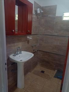 a bathroom with a sink and a shower at Cabañas Arelí in Santa María