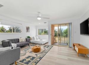 a living room with a couch and a tv at Beach Street Stay in Harrington