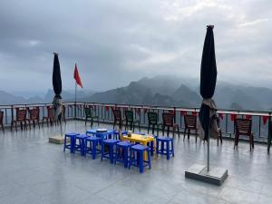 a table and chairs on a balcony with a view at Moutain View in Yên Minh
