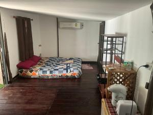 a small room with a bed and a ladder at Green Garden Bungalow Resort in Ban Khlong Kloi +18 photos