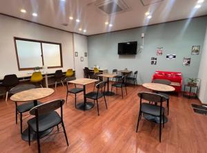 a room with tables and chairs in a classroom at Hotel M&M Soma in Soma
