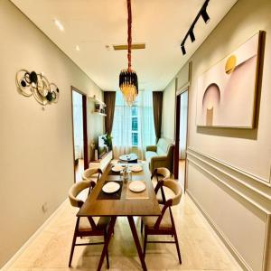 a dining room with a table and chairs at Sky klcc by DMK luxury suites Apartment in Kuala Lumpur