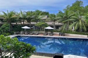 una piscina nel resort di Lanna Deer Chiang Mai a Chiang Mai Altre 68 foto