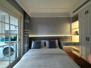 a bedroom with a large bed with a window at SeaHear Premier in Rizhao