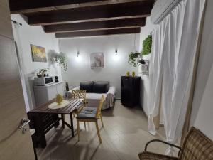 Prostor za sedenje u objektu Ormea House