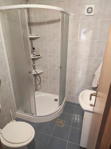 Progon House tesisinde bir banyo +4 fotoğraf