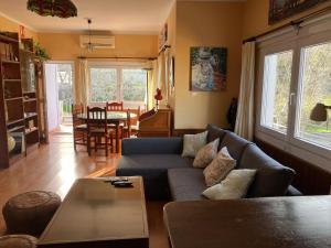 a living room with a blue couch and a table at La casa del pintor in Breña Alta