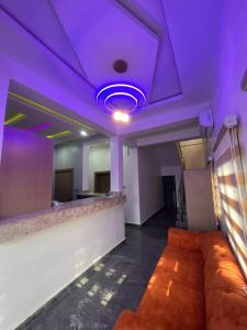 a purple ceiling in a room with a couch at Fimdah Hotel in Dushepe