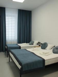 En eller flere senge i et værelse på Impuls Prof Hotel + 68 billeder
