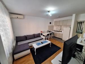 a living room with a couch and a table at Apartman Park in Šabac +2 photos
