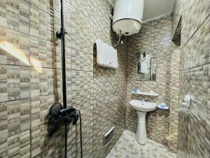 a bathroom with a toilet and a sink at CAMERHOME Banque SCB Cité des palmiers in Douala