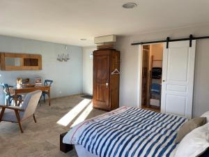 a bedroom with a bed and a table and a desk at ARLES CAMPAGNE LOCATION "La Campagn'Arles" in Arles