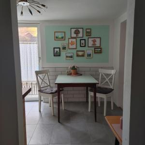 a dining room with a table and chairs at Himmel in Ebensee
