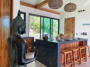 a dining room with a statue of a woman at Altura Villa Pool & Panoramic View in Ban Nong Chaeng