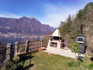 a building with a view of a lake and a mountain at Casa Vacanze Minù in Faggeto Lario 
