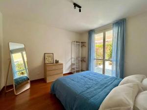 a bedroom with a bed and a mirror and a window at Bellagio Wave Apartment in Bellagio +9 photos
