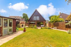 a home with a yard with a house at MOONGATE by BOURNECOAST - A Delightful Chalet Bungalow with a Garden and Parking - HB10672 in Christchurch