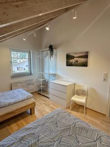 a bedroom with a bed and a desk and a chair at Brückelsee-Chalet in Wackersdorf