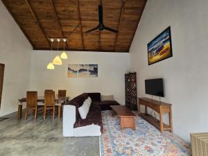 a living room with a couch and a table at Villa Lamorna in Krui