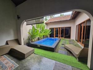 a swimming pool in the backyard of a house at Villa Lamorna in Krui