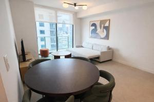 a living room with a table and chairs and a couch at Lujoso apartamento ,The Crosby Miami World Center in Miami +12 photos