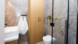 a bathroom with a toilet and a sink at Sol Marina 231 in Wiślinka