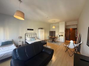 a living room with a couch and a bed at Oporto Trindade Residence in Porto