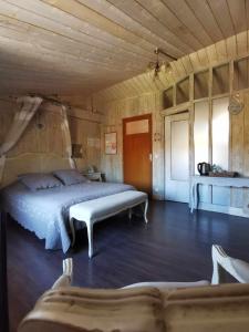 a bedroom with a bed in a wooden room at Le Moulin de la Fortie, maison d'hôtes in Viscomtat