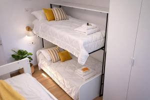 a bedroom with two bunk beds and a mirror at Bormio7 con parcheggio, pista ciclabile, vicino piste sci e terme in Valdisotto