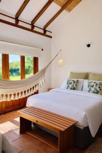 a bedroom with a bed and a hammock at Chalet Privado in Villa de Leyva