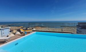 Hotel Harmony con piscina panoramica tesisinde veya buraya yakın yüzme havuzu
