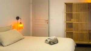 a bedroom with a bed with a towel on it at Rivéa Bizy - Villa 150m2 - 2ou5 CH - 2 SDB - Parking Wifi in Vernon