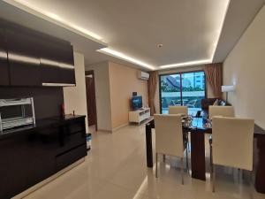 a kitchen and living room with a table and chairs at คลับรอยัล2bed in North Pattaya