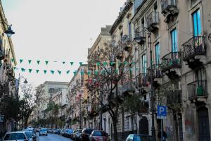 a city street with cars parked on the street at GIKLA MAISON in Catania